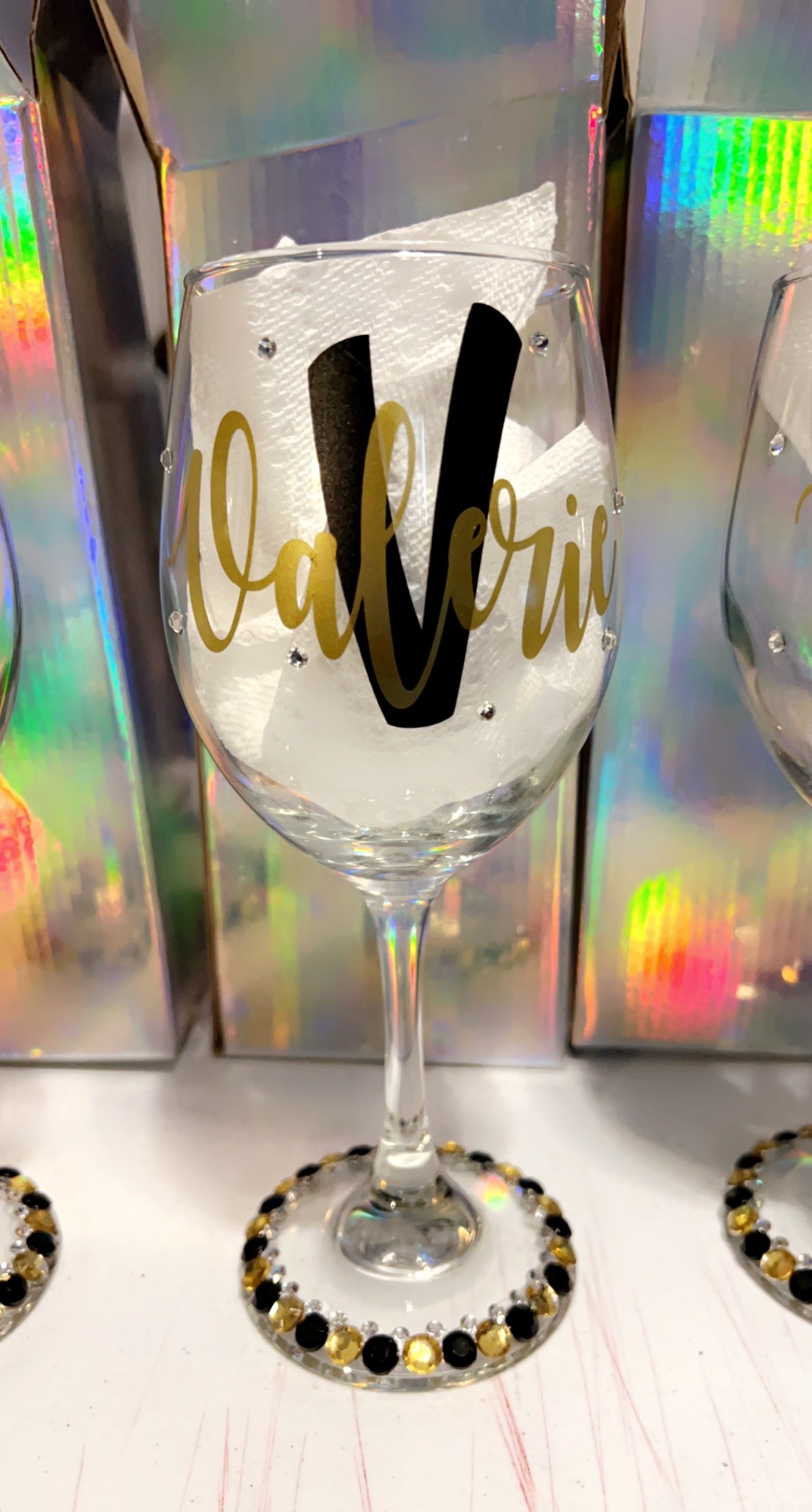 Name Wine glass with stones