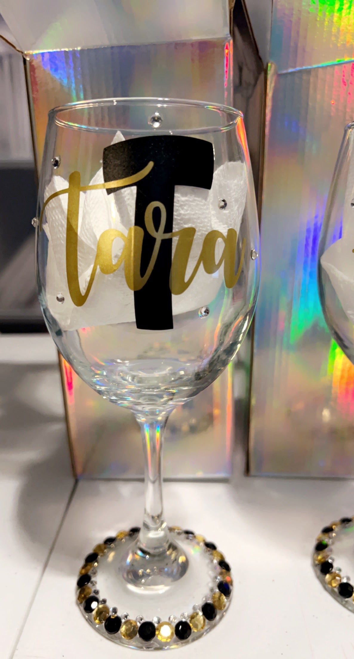 Name Wine glass with stones